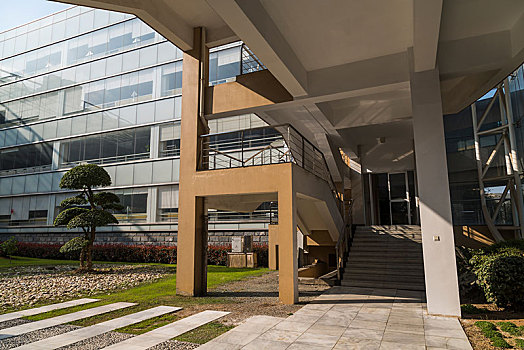 南京找?guī)『⒈Ｄ范嗌馘X？了解南京保姆市場(chǎng)，輕松找到心儀的保姆！