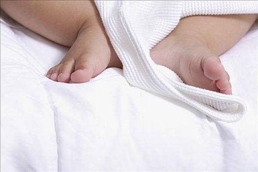 如何選擇合適的看小孩的保姆？揭開保姆價格的秘密