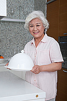 上海住家阿姨工資：了解上海家庭服務市場的真實薪資