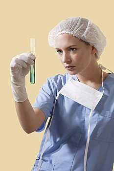 家庭保姆工資是多少？解析家庭保姆行業現狀與發展趨勢