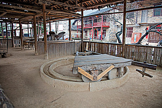 育兒嫂雙胞胎多少錢(qián)？選擇育兒嫂的全面解析