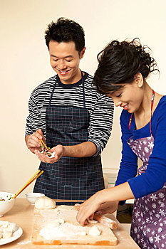 做家務(wù)阿姨工資多少？揭秘行業(yè)內(nèi)幕與薪資走勢(shì)