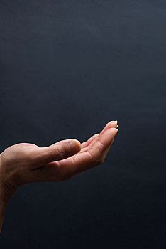 育嬰師到底能賺多少錢？揭秘這個高薪職業背后的真相