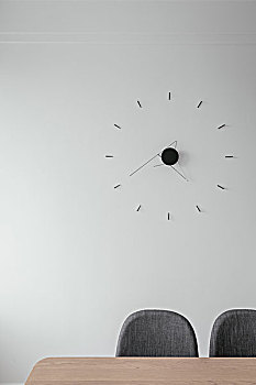 駐馬店月嫂一般多少錢？揭開月嫂行業(yè)的價(jià)格真相！