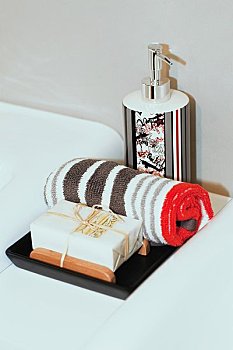 天津顧保姆看孩子多少錢(qián)？揭秘天津育兒保姆服務(wù)的市場(chǎng)趨勢(shì)與費(fèi)用解析