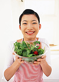月嫂培訓多少錢？揭秘月嫂培訓的費用與投資回報