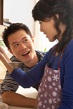 育兒嫂要求的工資多少？揭秘背后的市場(chǎng)行情與因素