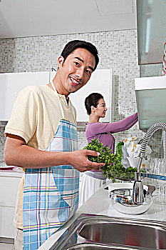 男護(hù)工深圳一月多少錢？了解真實(shí)市場價(jià)格，助您做出明智選擇！