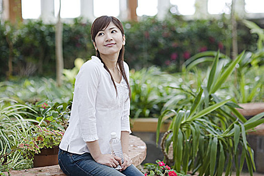 半自理老人保姆多少錢？了解市場價格，選擇適合的服務