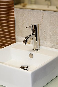 深圳羅湖保姆工資多少？揭示高薪背后的真相