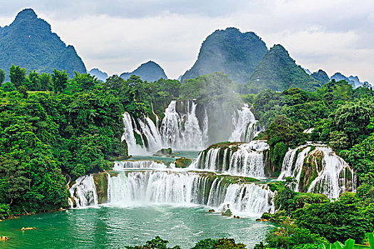 請(qǐng)個(gè)鐘點(diǎn)工要多少錢(qián)？了解費(fèi)用與選擇技巧，幫你省錢(qián)又省心！
