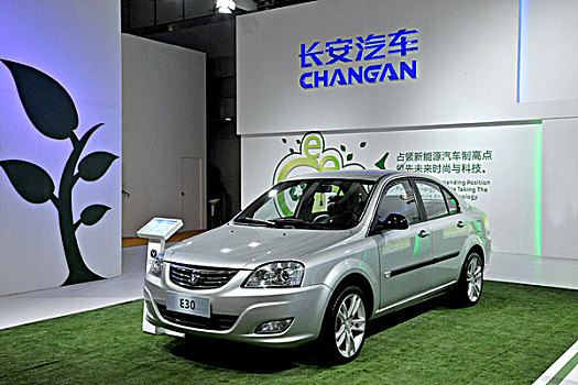 汽車油箱亮燈還剩多少油？揭秘油量剩余的真相