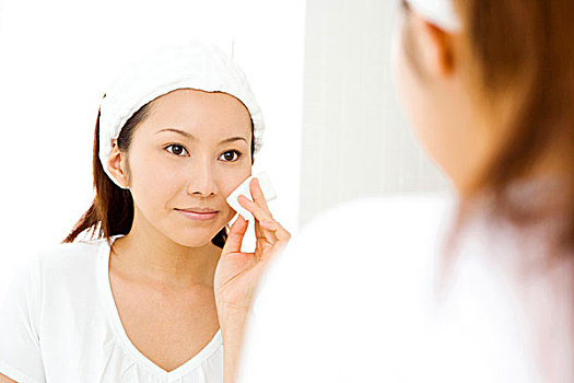 濟(jì)南保姆服務(wù)費(fèi)用解析：了解雇傭保姆的真實(shí)成本