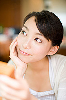 保姆中介費用一般是多少？揭開背后的價格真相