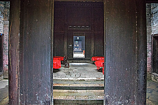 開家政服務(wù)年入多少錢？揭秘行業(yè)潛力與創(chuàng)業(yè)機(jī)遇