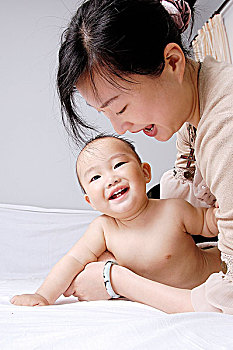 沈陽全天保姆多少錢？如何選擇適合您的保姆服務(wù)