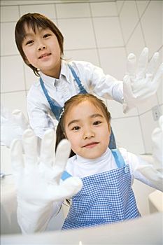 大連育兒嫂多少錢？選擇育兒嫂服務的價格分析與選擇指南