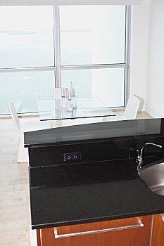百色住家保姆工資多少？揭秘百色住家保姆市場行情與選擇技巧