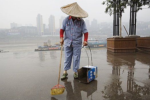 青島育兒嫂大概多少錢？揭秘選擇育兒嫂的價格與價值