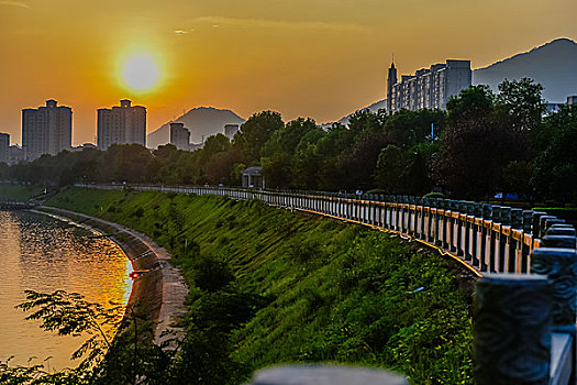 北京臨時(shí)工工資一小時(shí)多少？揭秘2025年臨時(shí)工薪資水平
