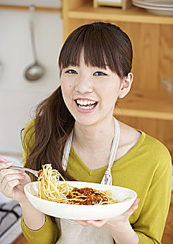 在上海請(qǐng)保姆多少錢？了解價(jià)格背后的服務(wù)價(jià)值