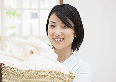 住家保姆帶小孩工資多少？為您揭秘行業(yè)現(xiàn)狀與趨勢