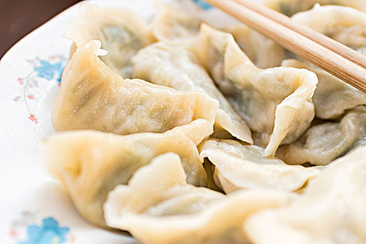 塘沽保姆看孩子多少錢？姆看孩子多少錢？如何選擇合適的育兒服務？