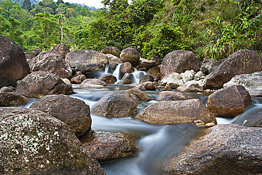 青島家政服務(wù)工資多少錢？了解行業(yè)現(xiàn)狀與薪資趨勢