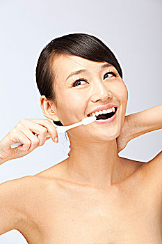 云家政中介費(fèi)是多少？探索家政服務(wù)行業(yè)的潛規(guī)則