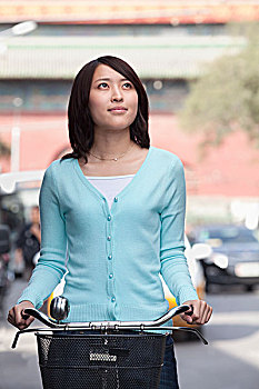 深圳找個保姆多少錢？如何選擇合適的保姆服務？