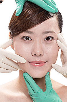 看小孩當保姆月薪多少錢？揭秘高薪保姆行業(yè)的背后