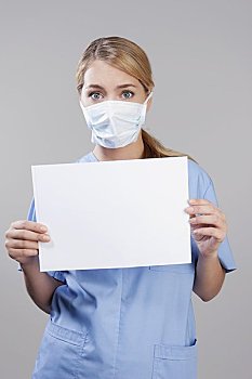 保姆中價費是多少？揭秘不同服務(wù)價格與選擇技巧