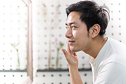 大連看孩子保姆多少錢？如何選擇適合的育兒保姆？