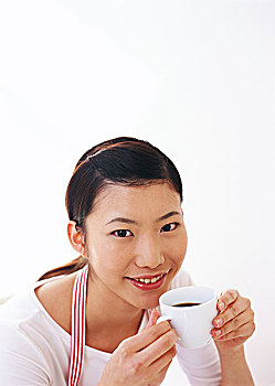 深圳請做飯保姆多少錢？揭秘深圳家庭服務行業的最新趨勢
