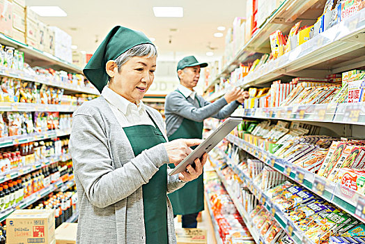 北京當(dāng)保姆月薪多少錢？揭開背后的薪資真相與福利