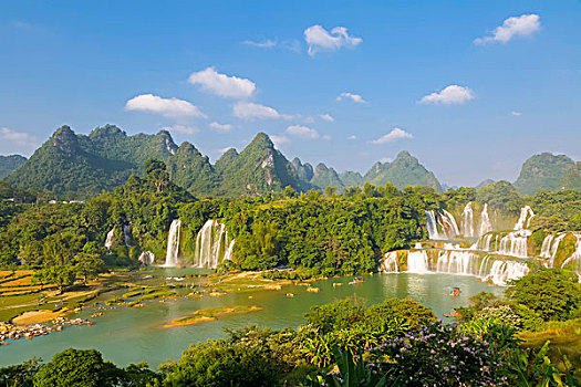 上海請(qǐng)一個(gè)育兒嫂多少錢(qián)？揭秘價(jià)格背后的秘密