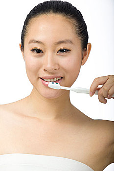 深圳陪護(hù)服務(wù)售價(jià)多少錢？讓我們來(lái)看看市場(chǎng)價(jià)格與服務(wù)質(zhì)量的背后