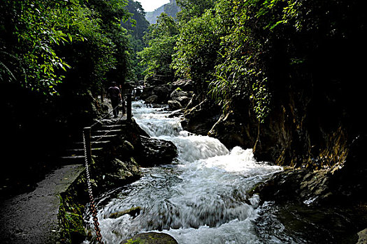 北京請(qǐng)一個(gè)月嫂多少錢？讓你了解育兒專家的真實(shí)價(jià)格
