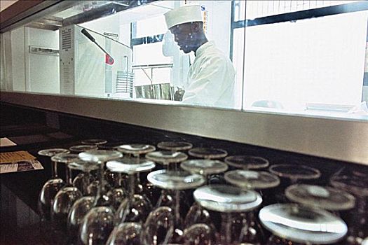 上海當保姆工資多少？揭秘上海保姆行業的薪資秘密