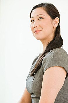 寧波請保姆價格是多少？如何選擇性價比高的家政服務？
