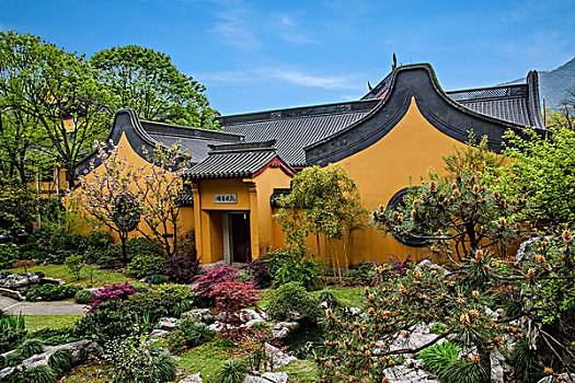 濟(jì)南白天的月嫂多少錢？揭秘高質(zhì)量月嫂服務(wù)的價(jià)格與價(jià)值