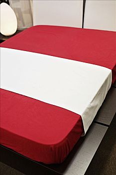 松崗醫(yī)院護工多少錢一天？護理服務(wù)的費用與價值解析