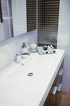 北京當(dāng)住家保姆多少錢？全方位解析保姆價(jià)格與服務(wù)內(nèi)容