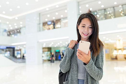 家政帶孩子保姆多少錢(qián)？選擇合適的保姆服務(wù)，給孩子一個(gè)更好的成長(zhǎng)環(huán)境！