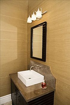 青島家庭保姆價格多少？了解家庭保姆服務(wù)市場的最新趨勢