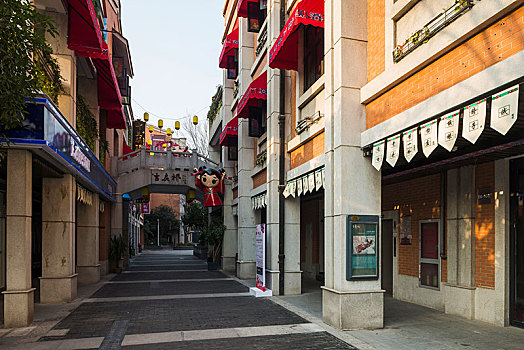 深圳家務工多少錢一天？家庭幫手的價值與市場行情揭秘