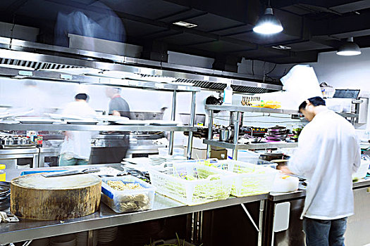 住家保姆一年休多少天？揭秘背后的休息制度與行業現狀