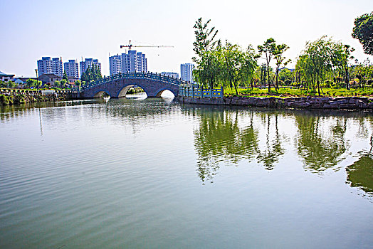 杭州鐘點(diǎn)工保潔多少錢(qián)？讓您輕松享受潔凈家居生活