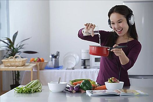 緬因貓一個月貓糧多少包？讓你的貓咪保持健康的秘密！