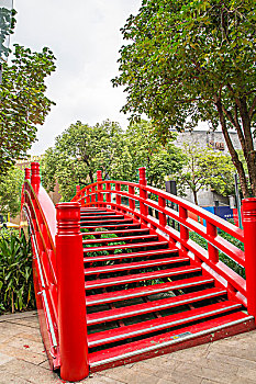 雇傭一個住家保姆多少錢？了解真實費用，輕松做出決定